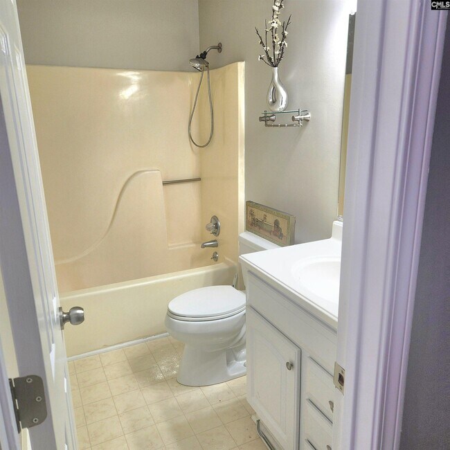 Building Photo - 222 Salusbury Ln