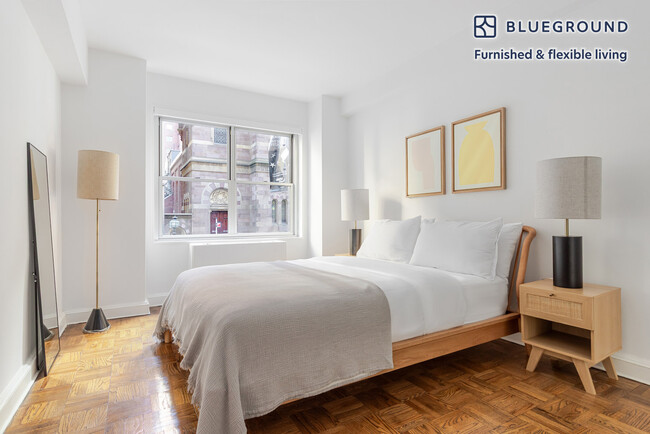 Building Photo - 136 E 55th St