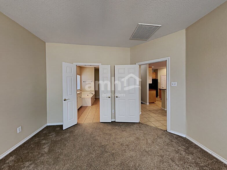 Building Photo - 3605 Varden St