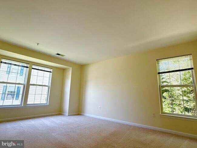 Building Photo - 7501 Calderon Ct