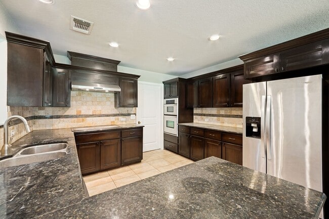 Building Photo - 16115 Wolf Creek St