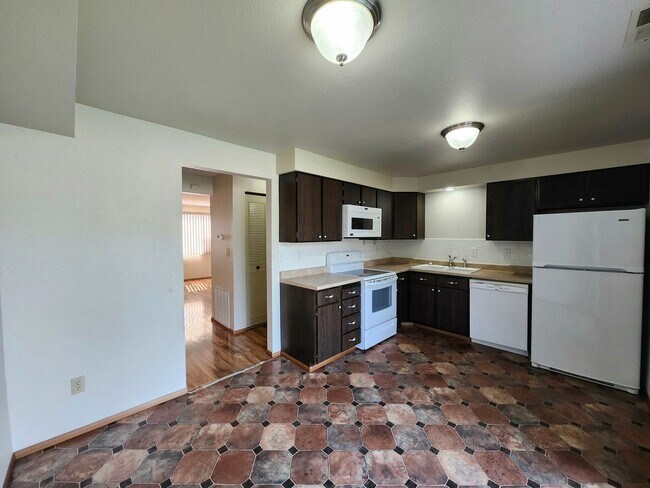 Building Photo - N. Richland Townhome Close to PNNL & Hanford!
