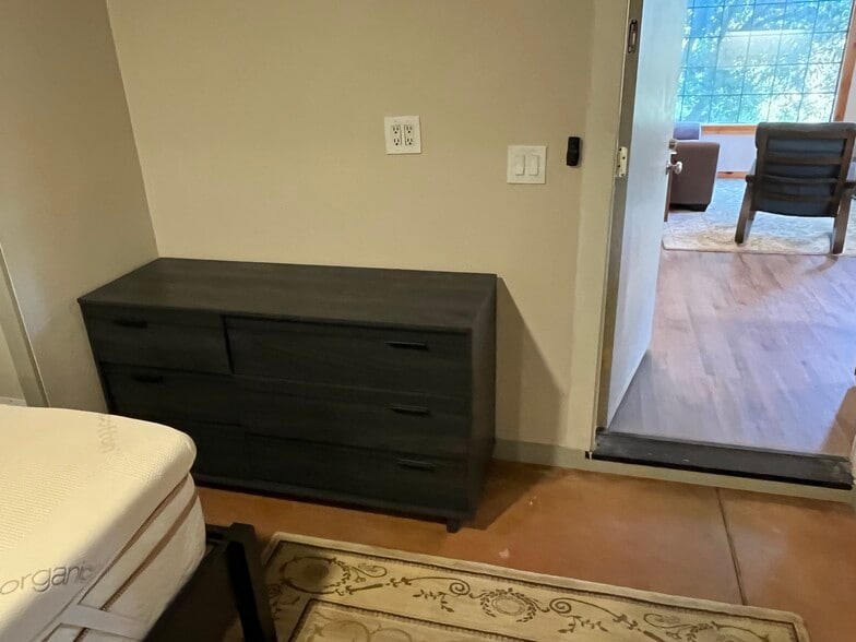 Building Photo - 247 Broad St