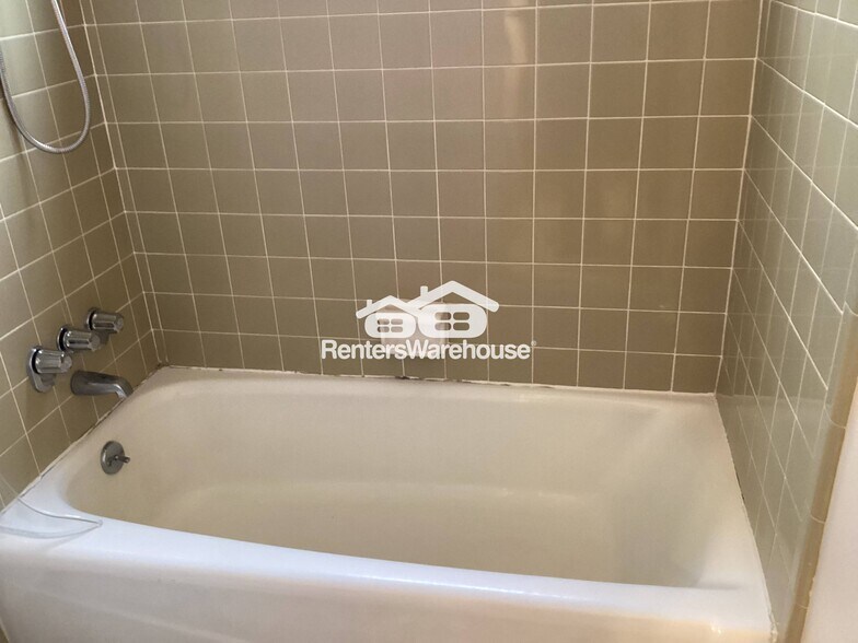 Building Photo - 6700 Roswell Rd NE