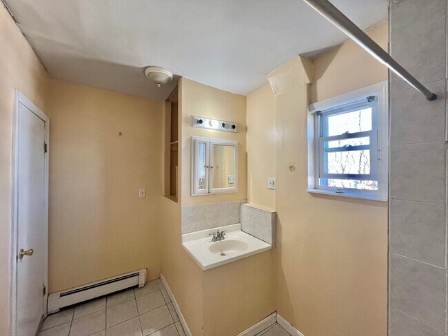 Building Photo - 18 Garland Ave