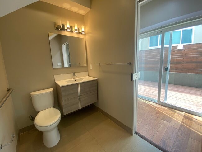 Building Photo - 2149 Carlmont Dr