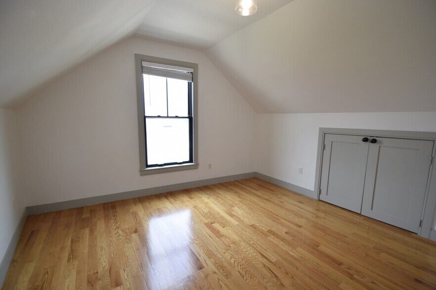Building Photo - 15 Maywood St