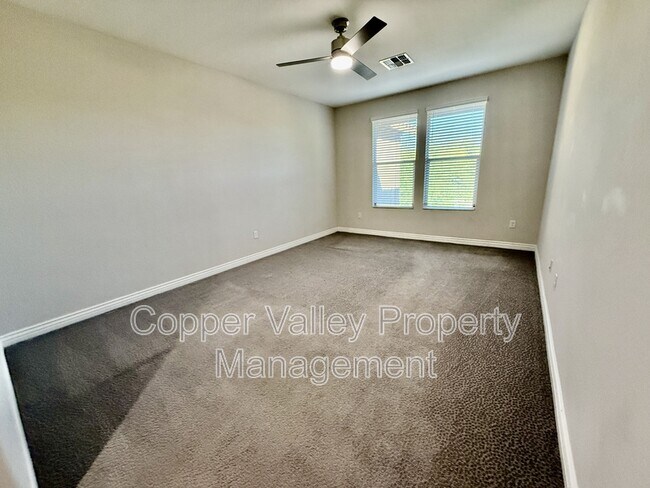 Building Photo - 2425 W Bronco Butte Trl