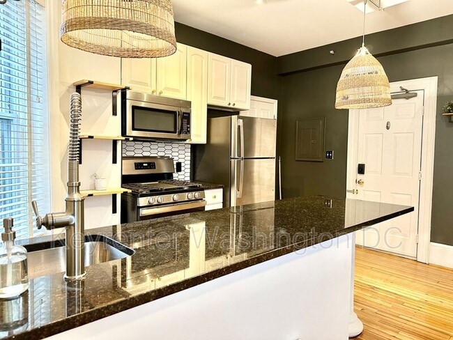 Building Photo - 3155 Mt Pleasant St NW