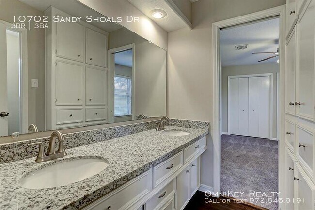 Building Photo - 10702 Sandy Shoals Dr