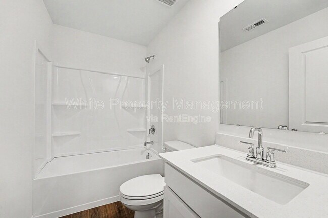 Building Photo - 368 W 18th St