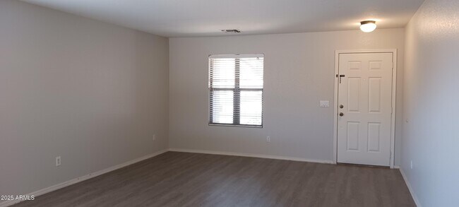 Building Photo - 4803 N 92nd Ln
