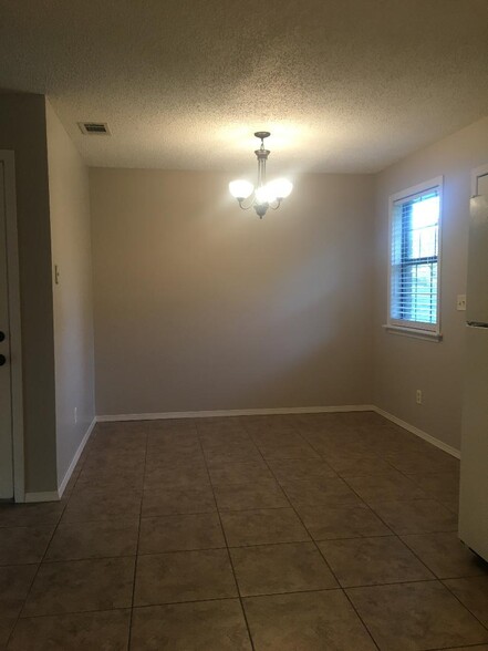 Dining - 105 Bean St