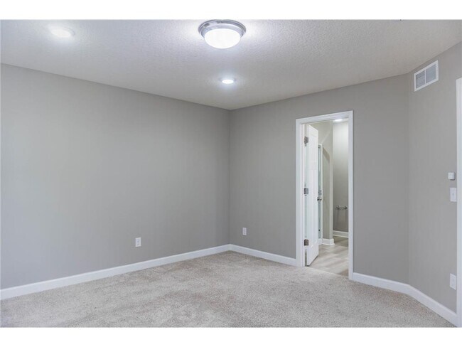 Building Photo - 143X Nutmeg Cir