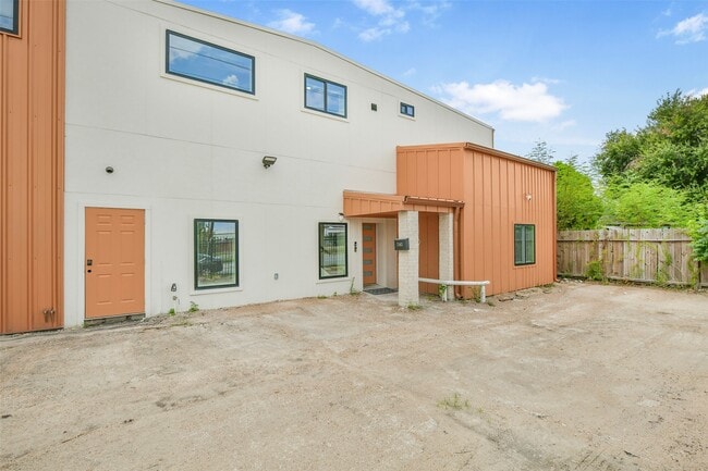 Building Photo - 7103 Long Point Rd