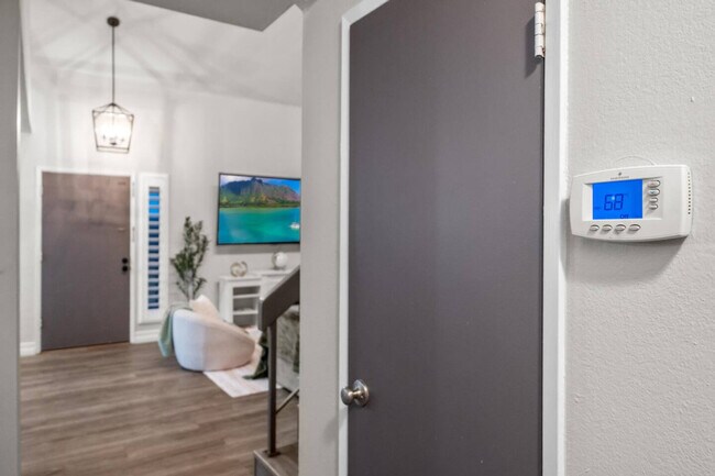 Building Photo - 13075 Old West Ave