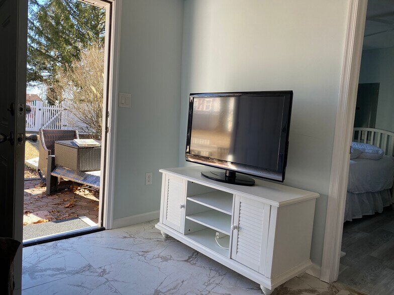 Building Photo - 749 1st St