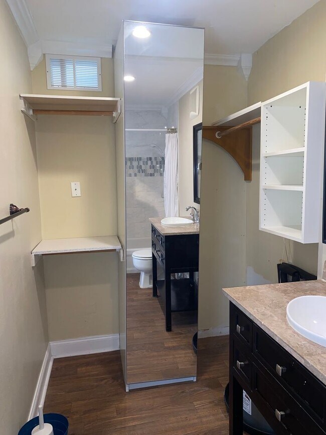 Building Photo - STUDIO CONDO WITH A MILLION DOLLAR LAKE VIEW