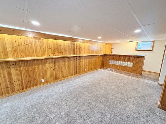 Building Photo - Spacious 4 Bed, 2 Bath Home – Perfect for Families or Roommates