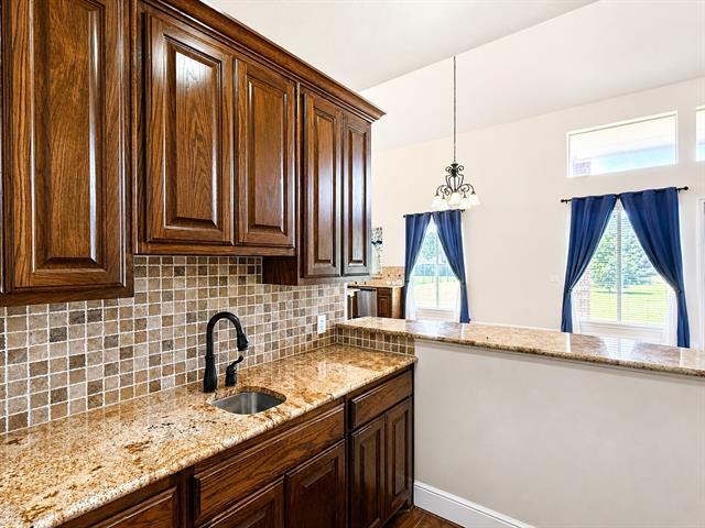 Building Photo - 7304 Meadow Glen Dr