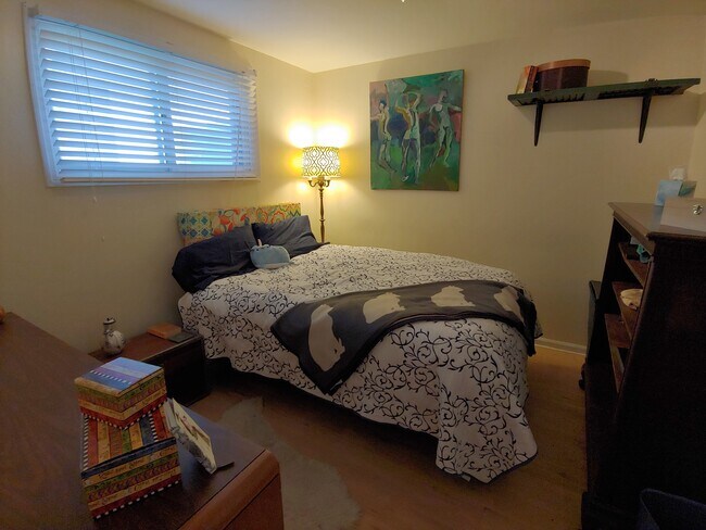 Building Photo - Spring