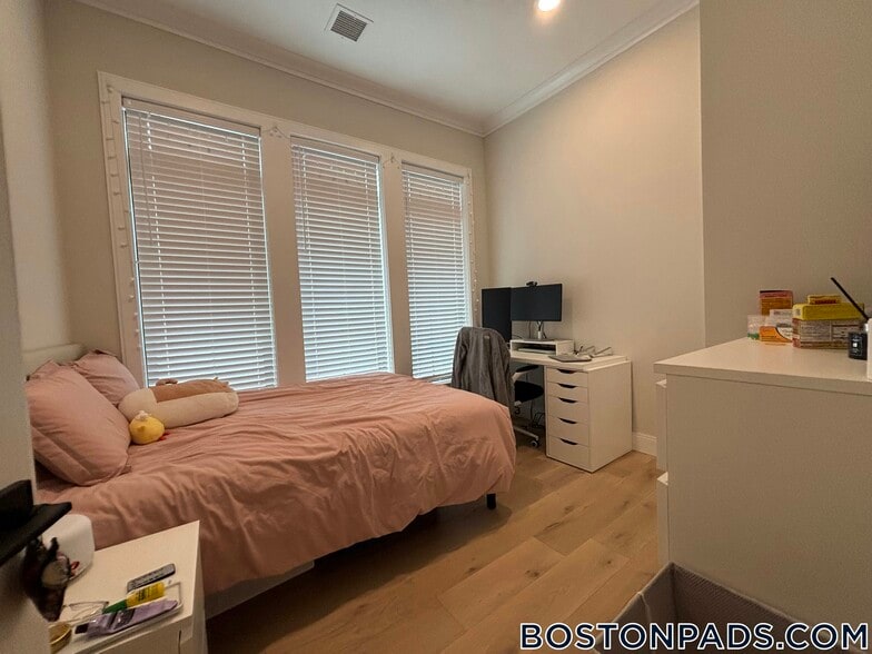 Building Photo - 157 Everett St