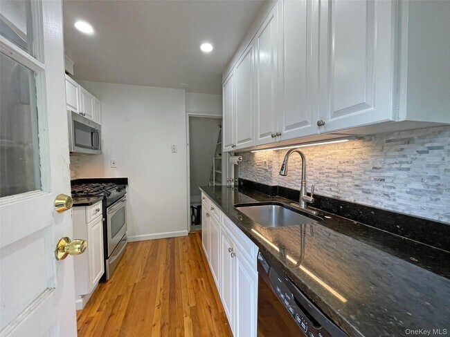 Building Photo - 1058 Palmer Ave