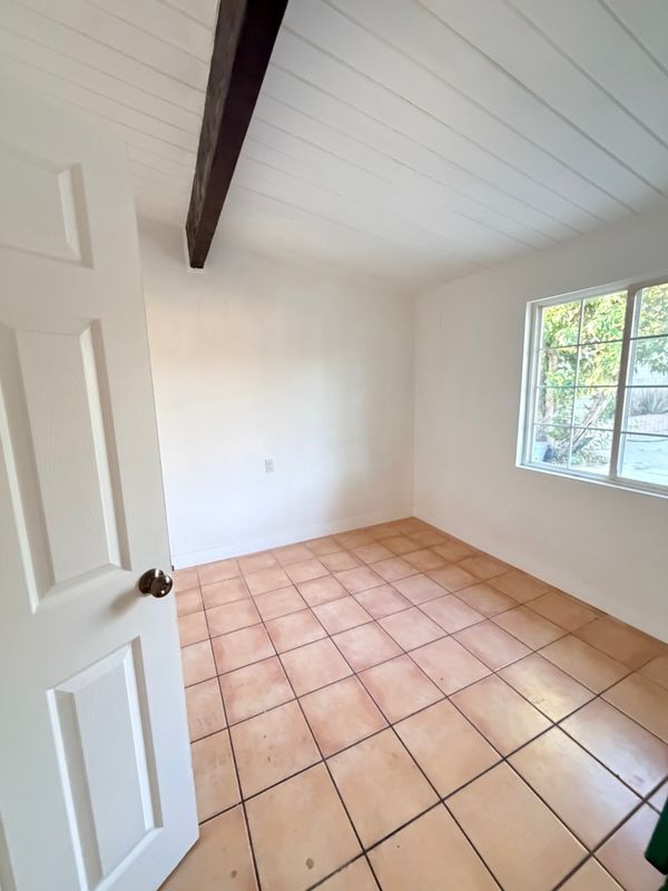 Building Photo - 5314 N Banewell Ave