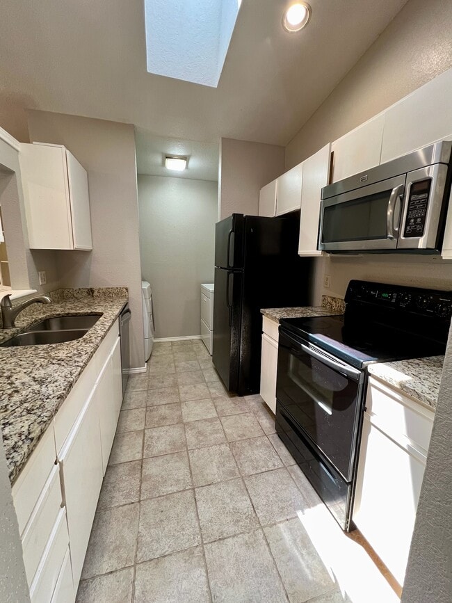 Building Photo - 759 Meadowcreek Ct