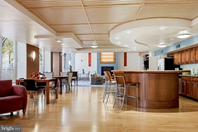 Building Photo - 2200 N Westmoreland St