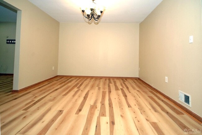 Building Photo - 17 Gardenia Ct