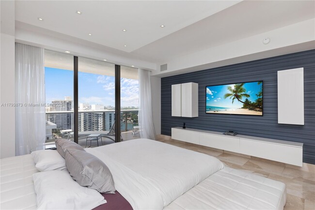 Building Photo - 5875 Collins Ave