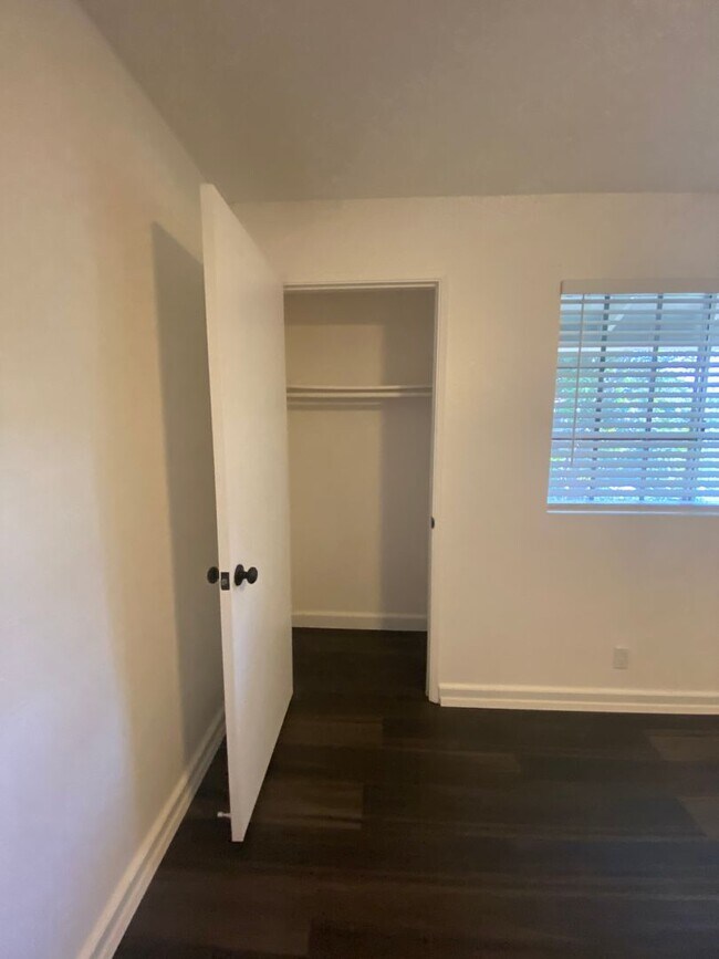 Building Photo - Available now, 2 bed/1.5 bath in Kihei Vil...