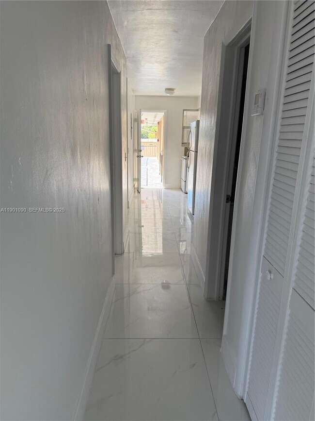 Building Photo - 954 SW 4th St