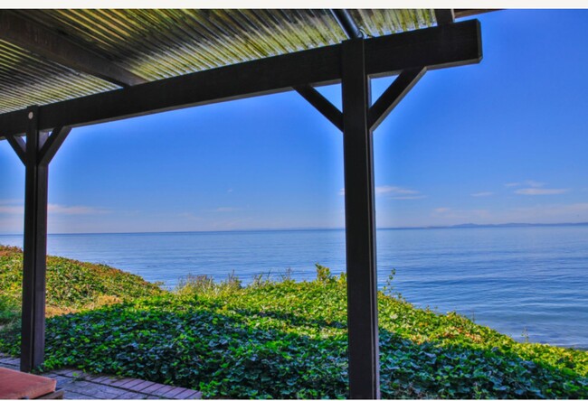 Building Photo - Stunning Furnished Water View Home on West...