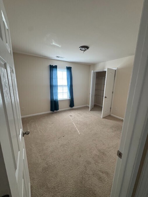 Building Photo - Modern Comfort Meets Space – 4BR/3.5BA Hom...