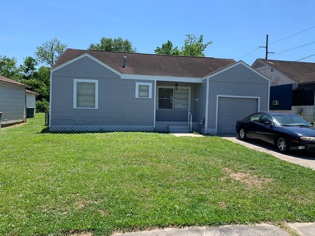 Building Photo - Gorgeous all renovated Home in Beaumont, TX!
