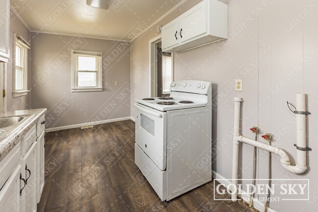 Building Photo - 230 Kinsey St