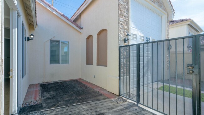 Building Photo - 49142 Barrymore St