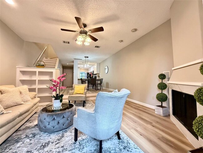 Building Photo - 7122 Wood Hollow Dr