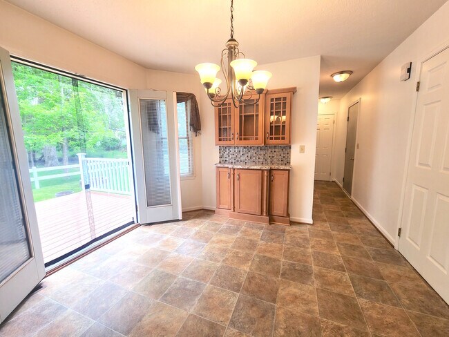 Building Photo - 9 Wisteria Ln