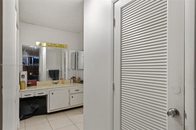 Building Photo - 3800 S Ocean Dr