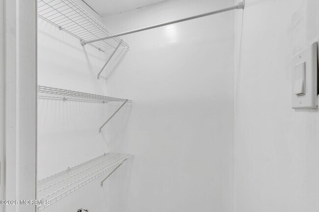 Building Photo - 12 Main St