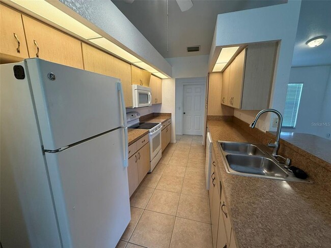 Building Photo - 27097 Paratins Dr