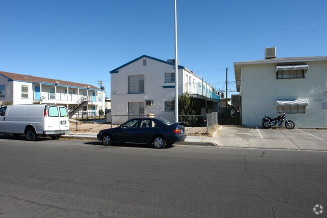 Building Photo - Beverly Green