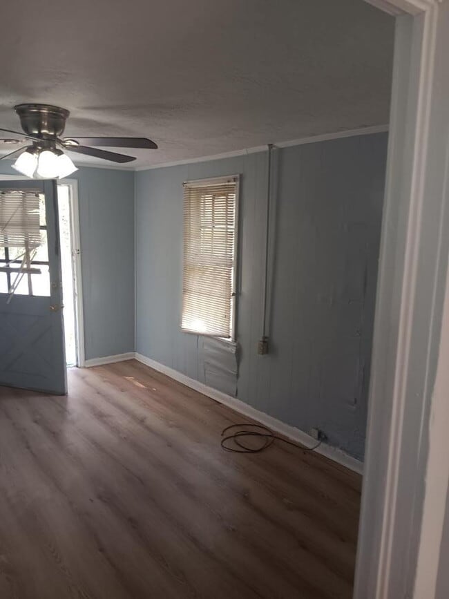 Building Photo - 2 bed 1 bath - Welcome to 409 Campbell Street