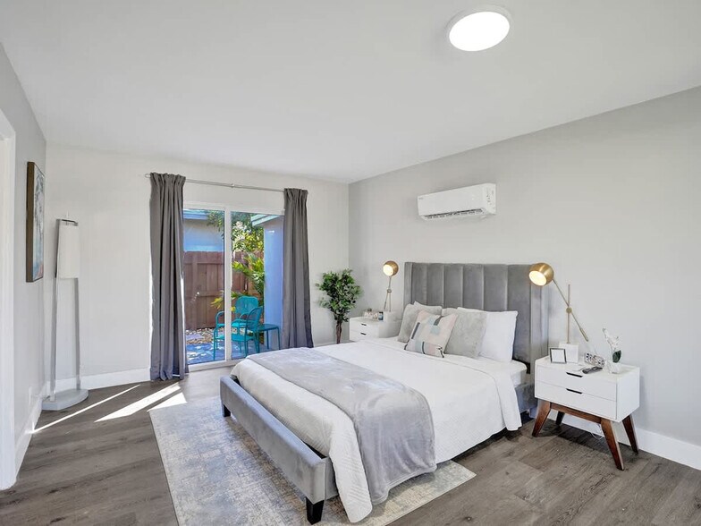 Building Photo - 3208 NE 9th St