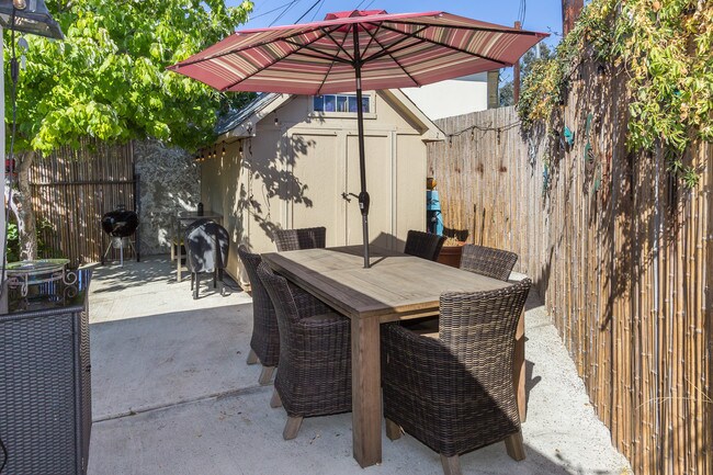 Building Photo - 1932 Carmona Ave