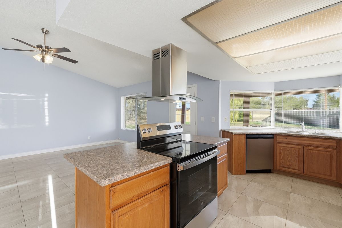 Building Photo - 17853 N 43rd Dr