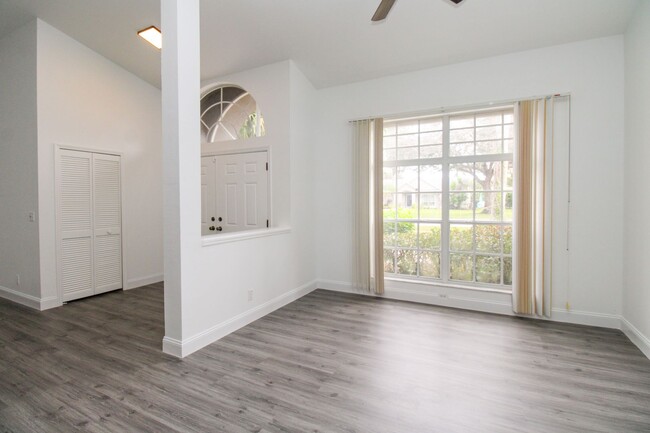 Building Photo - ***ANNUAL UNFURNISHED RENTAL***NEWLY RENOV...